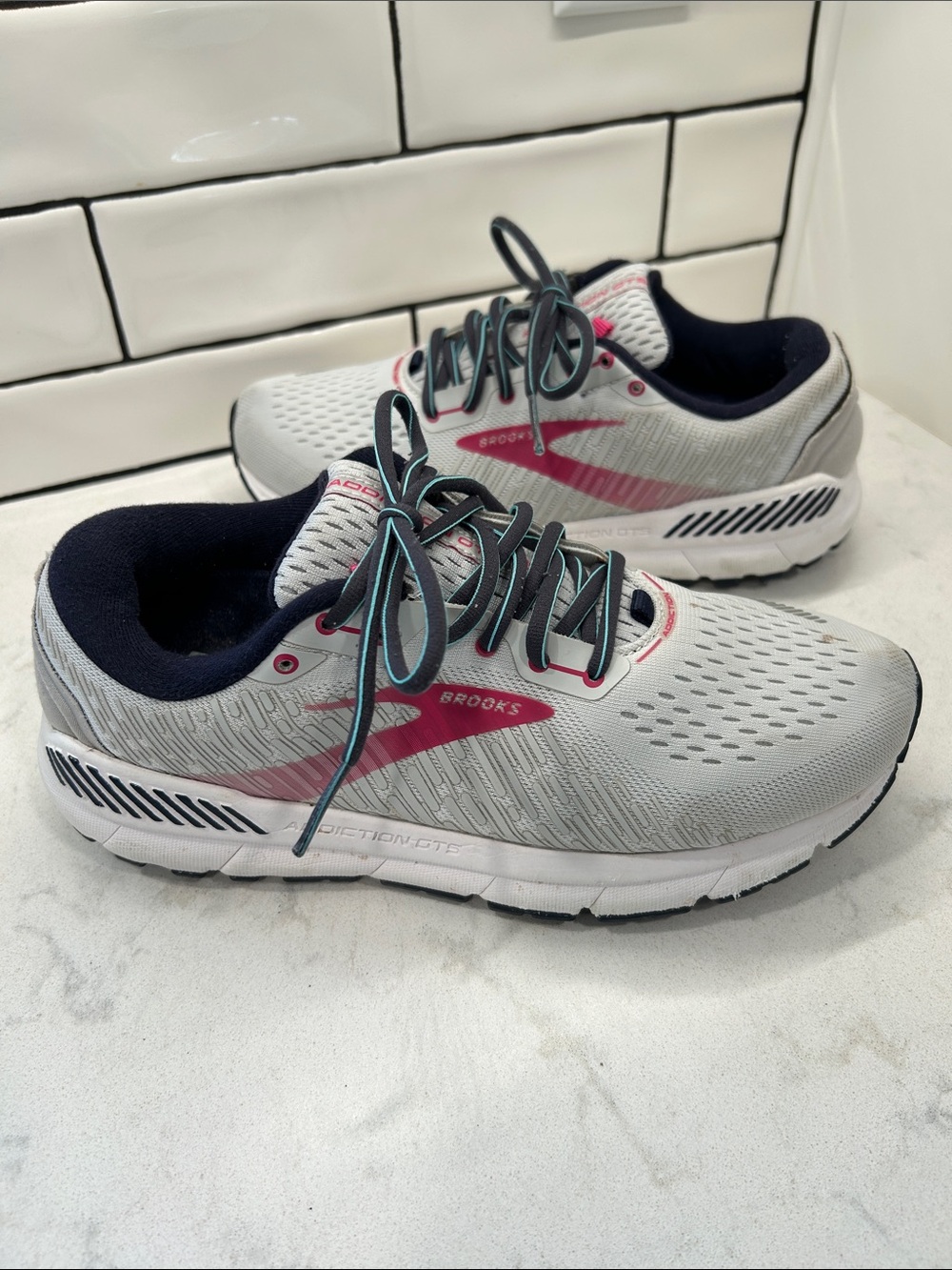Brooks Addiction GTS 15 Women's Size 10 Wide Gray Pink‎ Athletic Running Shoes